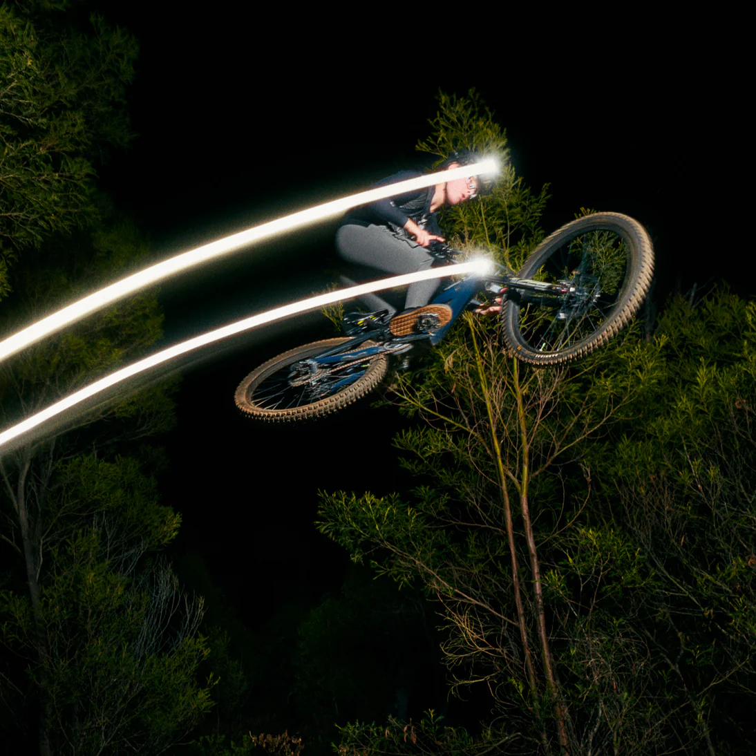 Alternative view of KNOG Blinder X 2300 Front Bike Light with 10,000 mAh Battery Pack
